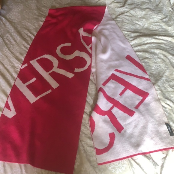 Versace hot pink and white scarf - Picture 8 of 8